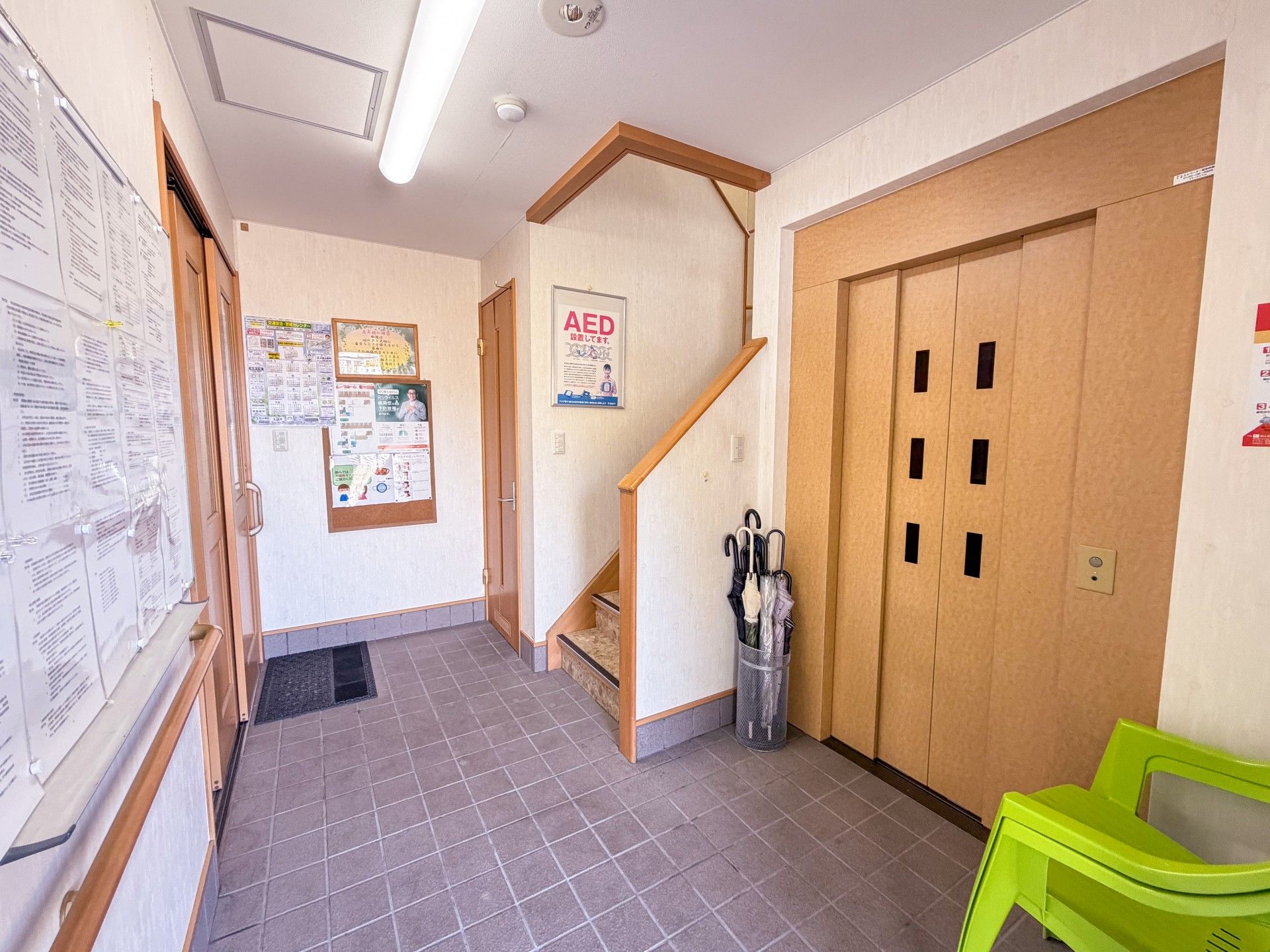 エレベーター前の廊下