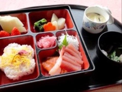 リバーサイドケア赤池の食事。栄養バランスの整ったお食事ができます。いつまでも元気でいられるよう、食材は新鮮なものを使用しております。