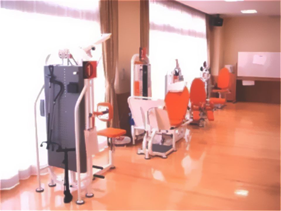 リバーサイドケア赤池のトレーニングルーム。個人にあわせたメニュープログラムを作成しますので、無理なくリハビリに取り組んでいただけます。