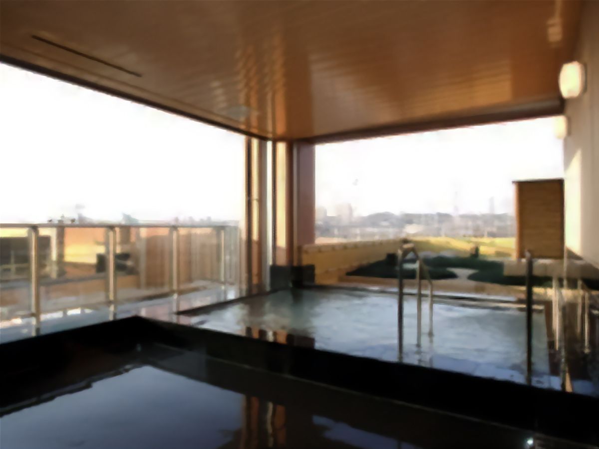 リバーサイドケア赤池の展望風呂。毎日の疲れを癒やす環境が揃っております。沢山の入居者様と楽しくご入浴ください。