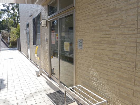 外から見た玄関