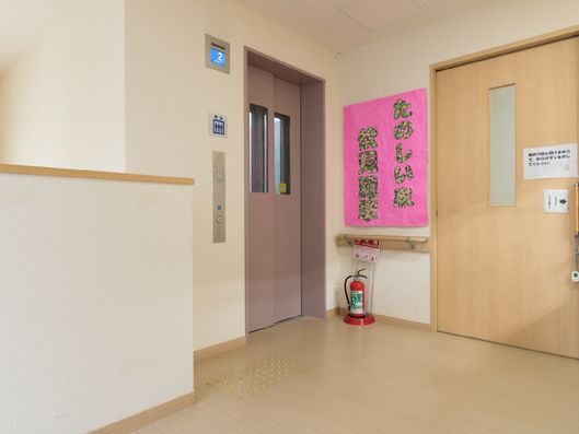 エレベーター前