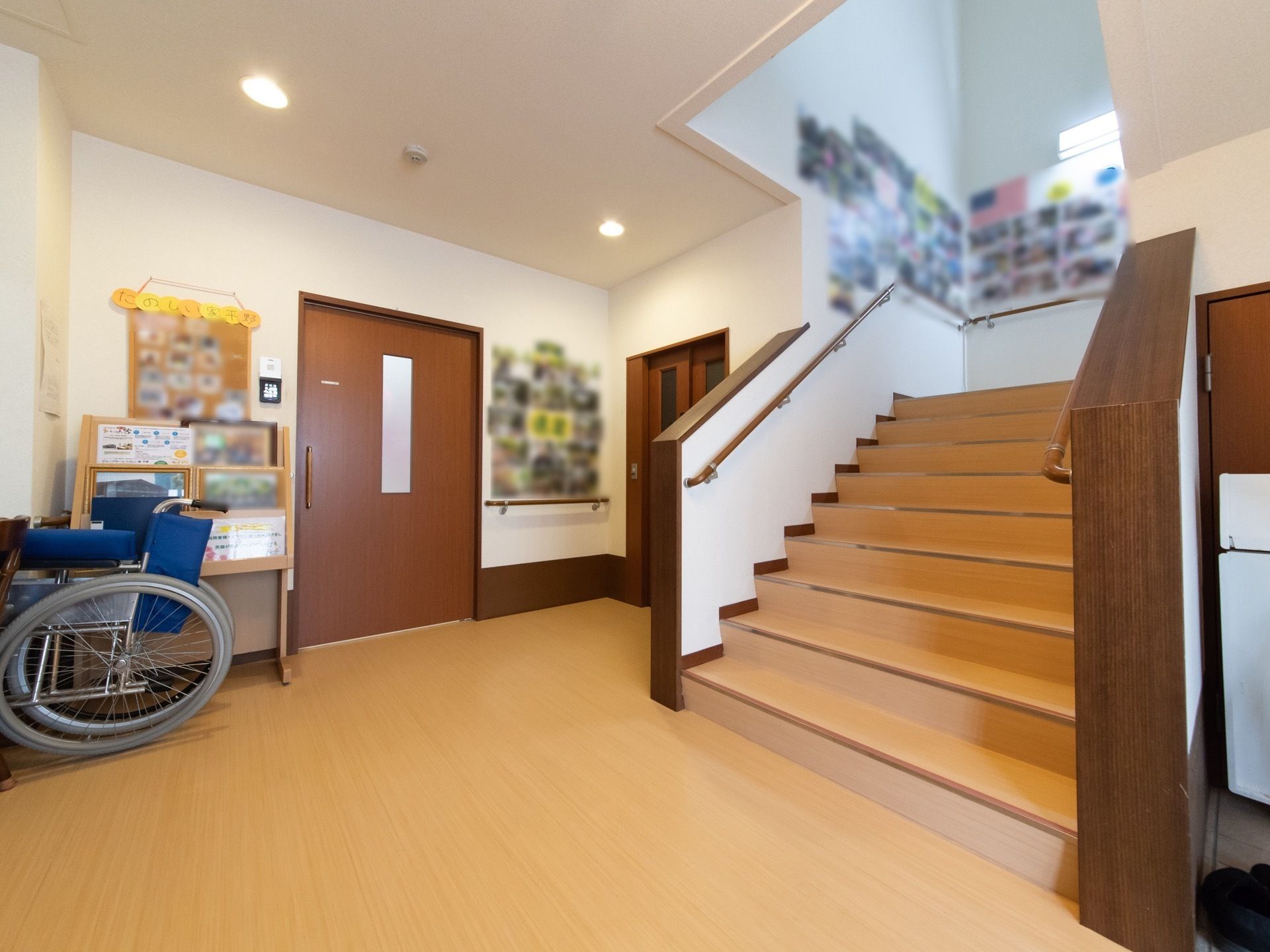 段差のない通路と大きなドアは各部屋への移動が楽に行える。通路には階段の他にエレベーターも設置されている。