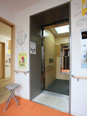 エレベーター前