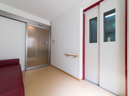 エレベーター前