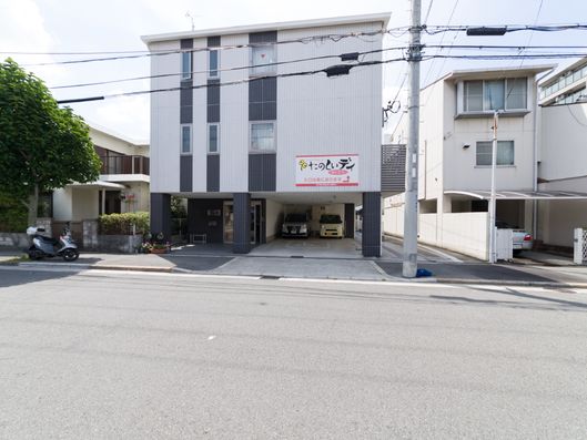 施設正面