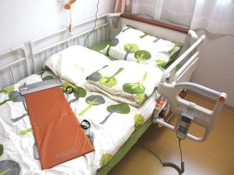 「はっぴーらいふ茨木」の介護ベッド。ハイテクな眠りスキャン搭載の、介護ベッドを設置している。