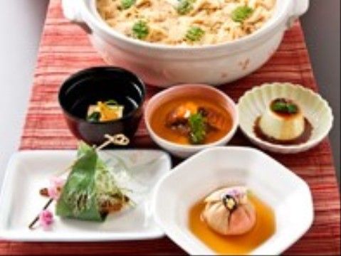 「はっぴーらいふ茨木」のお食事。春夏秋冬の旬で豊富な料理を、準備している。