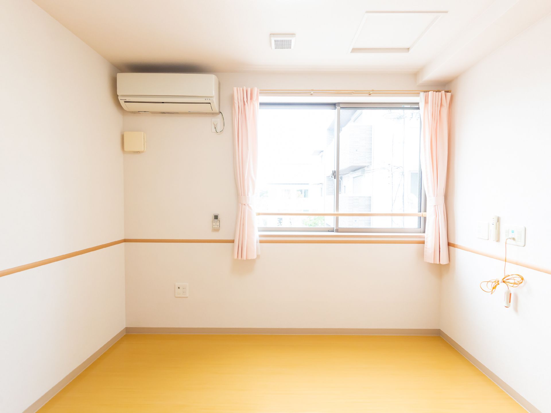 エアコンのある広々とした居室