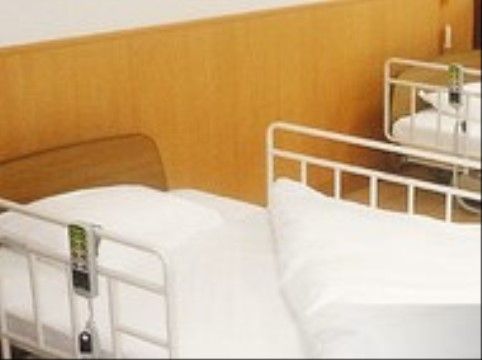 「百ねん庵桜」の居室。肌に優しく柔らかい掛け布団で、心地良い眠りをつける。