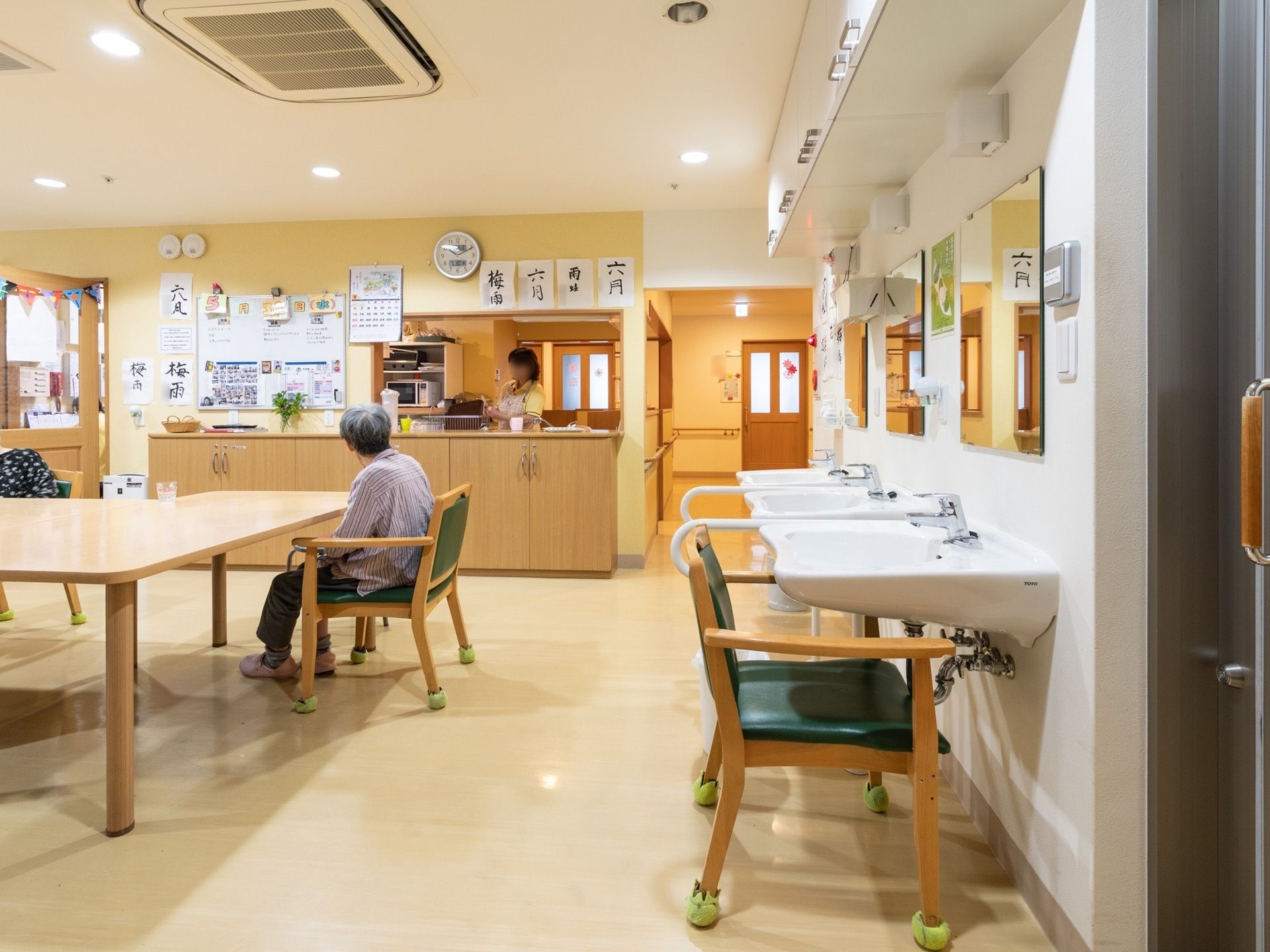 食堂には、手洗い場が設置されており、手洗い用の洗剤も備えられているため、食前や食後に手を清潔にすることができる。