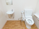 介護施設の明るいトイレの様子