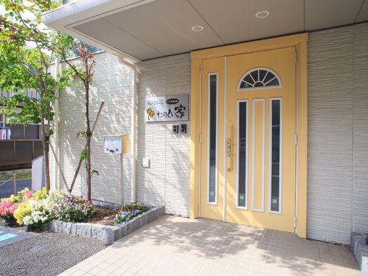 外から見た玄関