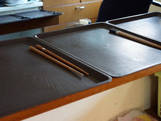 お盆と箸