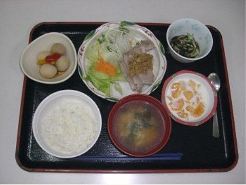 栄養バランスを考えたメニューを用意している。色々な食材を楽しめるように品数を多くし、ボリューム満点な献立である。