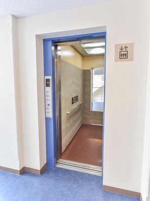 エレベーター2