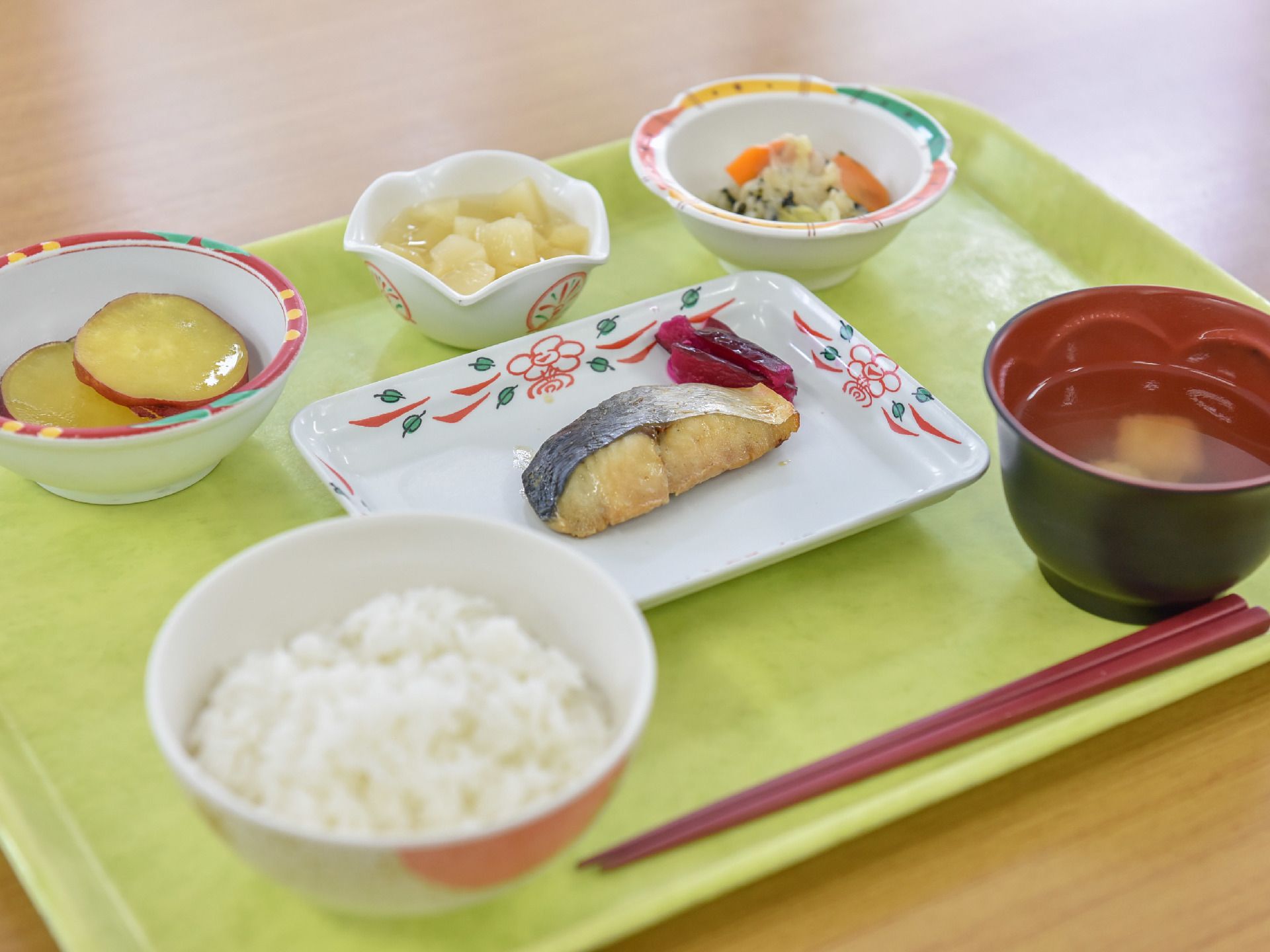 ジョイライフさいたまの食堂。美味しいお料理を日々楽しく、賑やかにお食事いただいております。