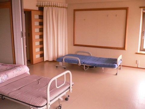 ジョイライフ鯛の居室。お部屋からは海が見渡せます。個室となっておりますのでゆっくりと自分の時間をお楽しみください。