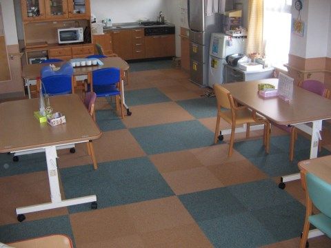 「有料老人ホーム あすか吉塚」の食堂権機能訓練室。自立向上を目指せるよう、訓練器具を整えている。