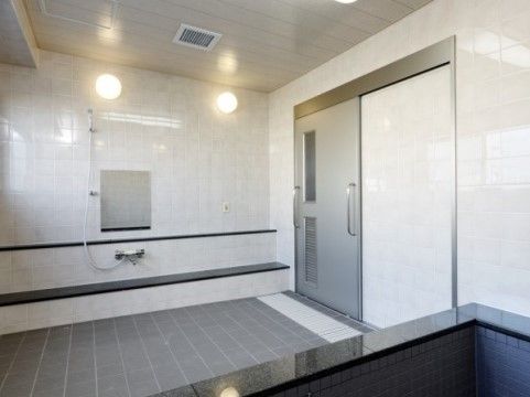 「リーブル岸和田」の浴室。入居者様に合わせた、入浴の選択ができる。