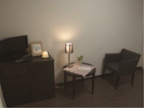 有料老人ホームいこいの居室。日々を有意義にお過ごしいただけるように、居室は全て個室制としております。自分の時間をお楽しみください。