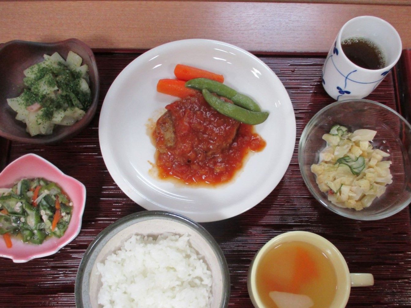 和風の健康的な食事内容