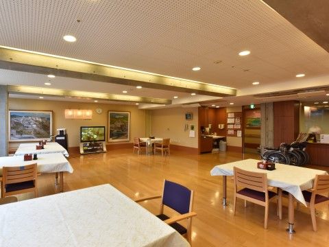 「ゆうらいふ世田谷」食堂。バランスの良いお食事を取り、今日も1日頑張りましょう！