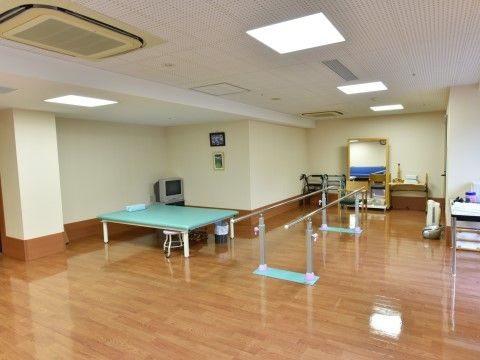 「ゆうらいふ世田谷」リハビリ室。ご自身のお体に合わせて、トレーニングプログラムを変更しています。