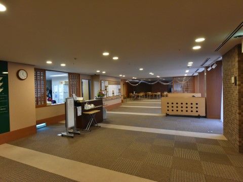 「ゆうらいふ世田谷」受付。何か困ったことがあれば、いつでもこちらへお越しください。