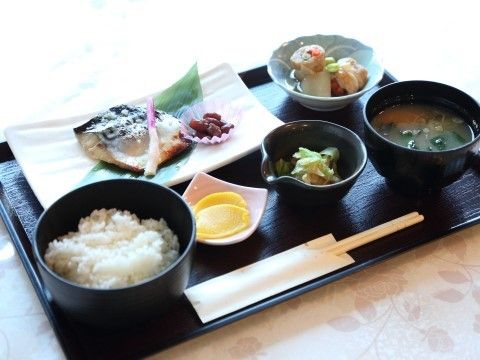 「ゆうらいふ横浜」の食事。