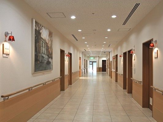 「ゆうらいふ横浜」の居室。寝室と生活室が分けられている。