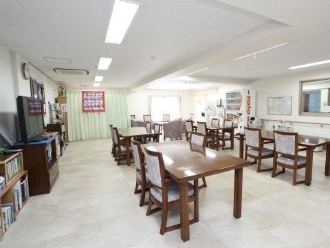 「パステルライフ福生」のダイニング。清潔で居心地が良いダイニング。