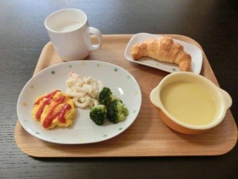 カミングホーム瑞穂の食事。沢山のメニューを用意しており、いつまでも飽きずにお食事いただけます。