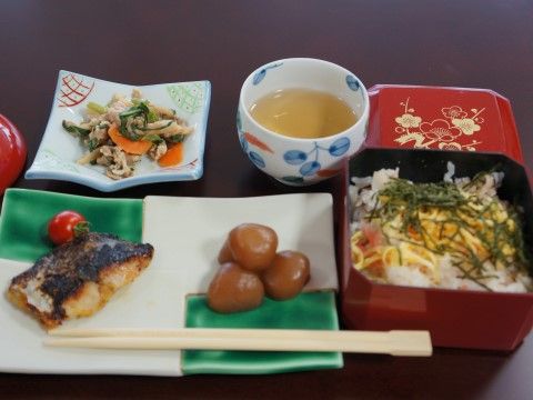 カミングホーム瑞穂の食事。栄養バランスをしっかりと考えた食事となっております。毎日を健康にお過ごしください。