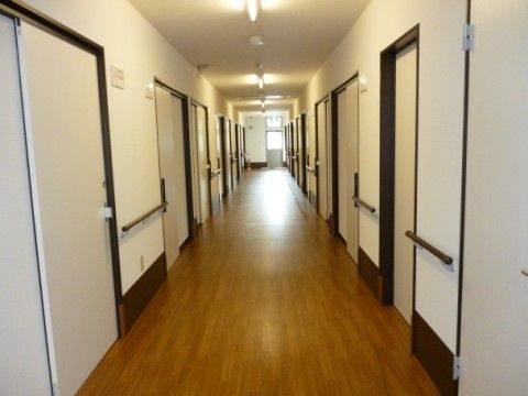 広々とした清潔な廊下