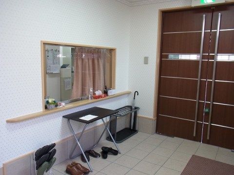 エントランスの静かなホール