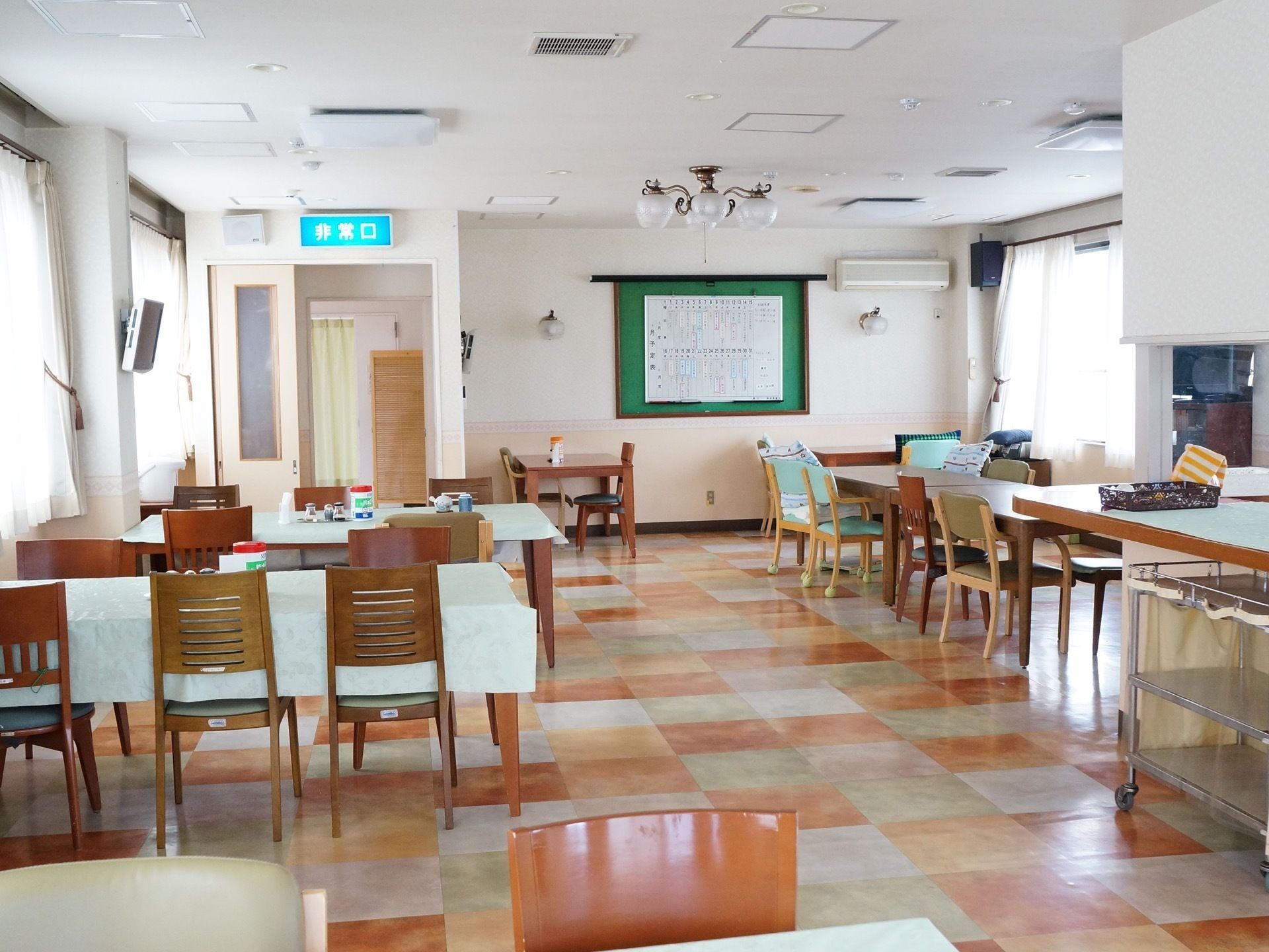 富士白苑大磯コーポの食事。栄養バランスの整った美味しいお食事をいただけます。季節に沿った食材や料理をお出ししております。