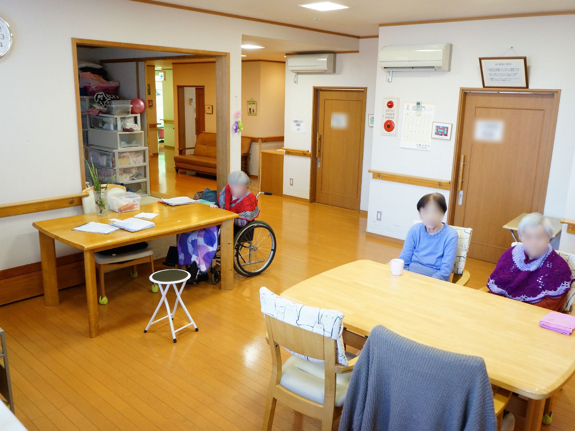 グループホーム ゆう希苑 花見川の食堂。日々入居者様で大いに盛り上がっている明るい、楽しい雰囲気となっております。