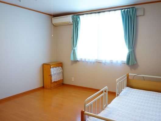 明るく温かみのある個室