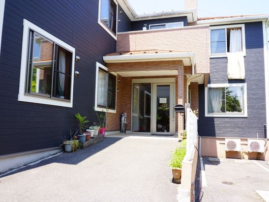 レンガ調仕様のエントランス