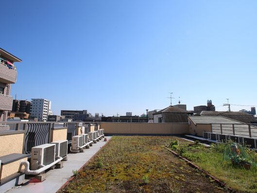 屋上と周りの風景