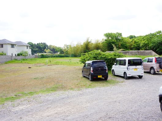 施設駐車場