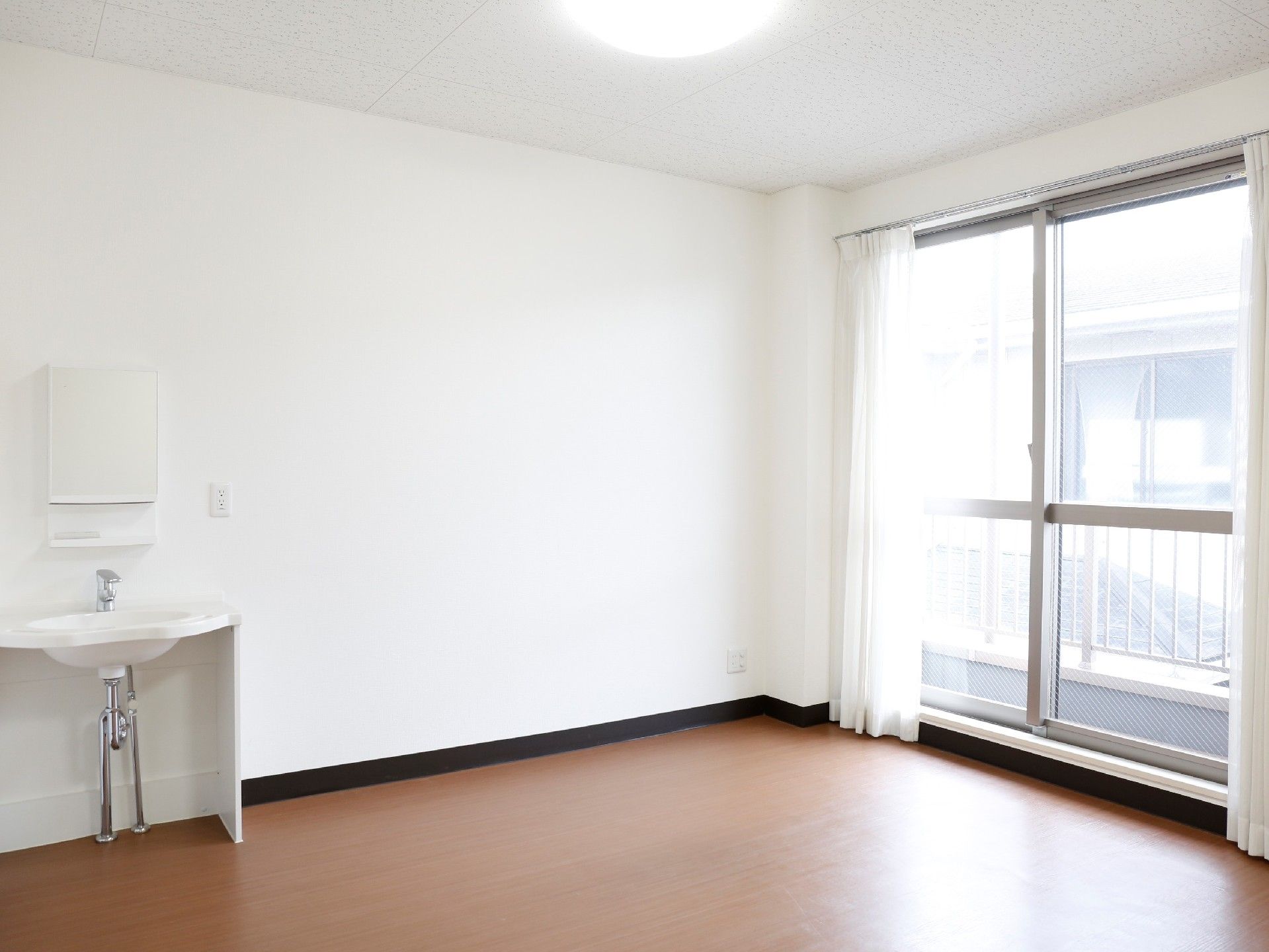 「サービス付き高齢者向け賃貸住宅プルメリア」居室。お一人のお時間を楽しんでいいただけます。
