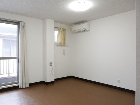 「サービス付き高齢者向け賃貸住宅プルメリア」夫婦部屋。ご夫婦で入居される方も少なくありません。