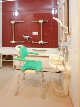 「きららハウス花畑」浴室。お一人のお時間をきっちりと確保できる個別浴室です。