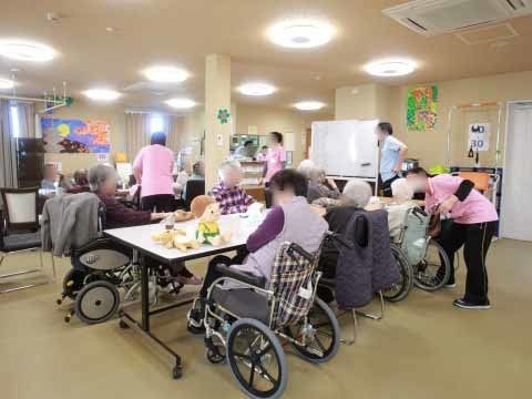 「きららハウス花畑」レクリエーション風景。多種多様なイベントプログラムをご用意しております。