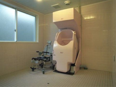 座位のまま入浴をお楽しみいただける設備も整っており、介護度が上がった場合でも安心して入浴が楽しめる。