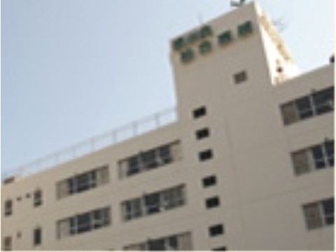 施設内には看護スタッフが常駐しているほか、24時間救急救命体制の整った病院と連携しており、日々の健康管理も安心である。