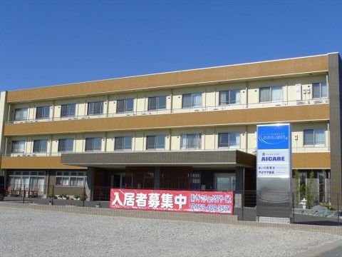 「アイケアおおるり新貝」の外観。駐車場に車を収容できるよう、台数を幾つか確保している。