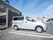 施設の敷地は広く、多くの車を停めることができる、入居者様の送迎を行うことができる車両を所有している。